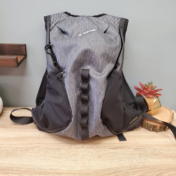 Esvan backpack - Picture 1 of 4